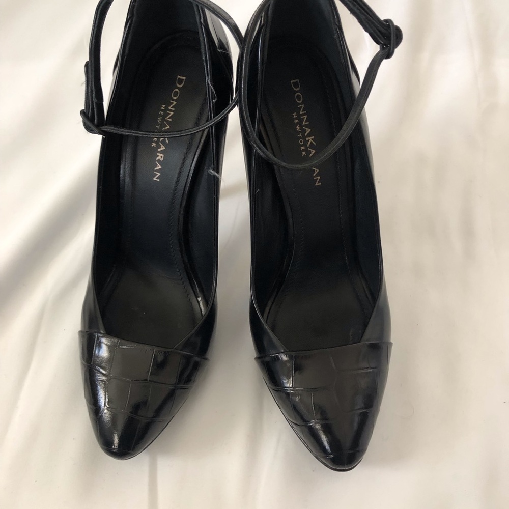 DONNA KARAN NEW YORK STILETTO STRAPPED PUMP